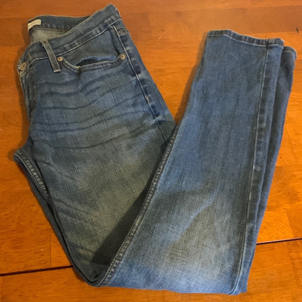 Levi skinny jean size 7m w28 l32
